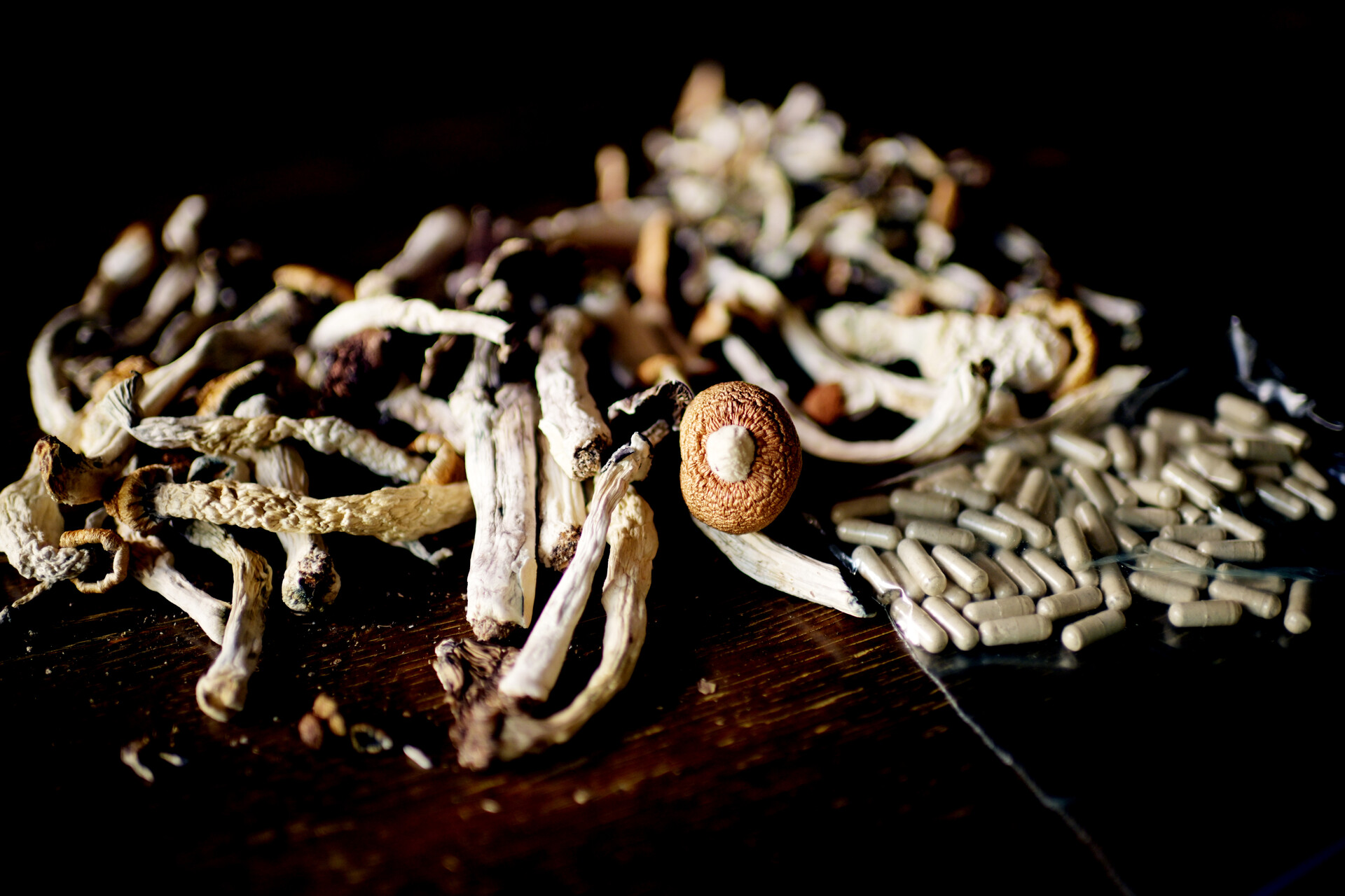Crinkly white mushrooms with brown caps.